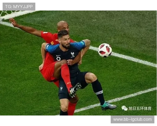 以脚掌为中心的足球踢法解析与技术要点探讨