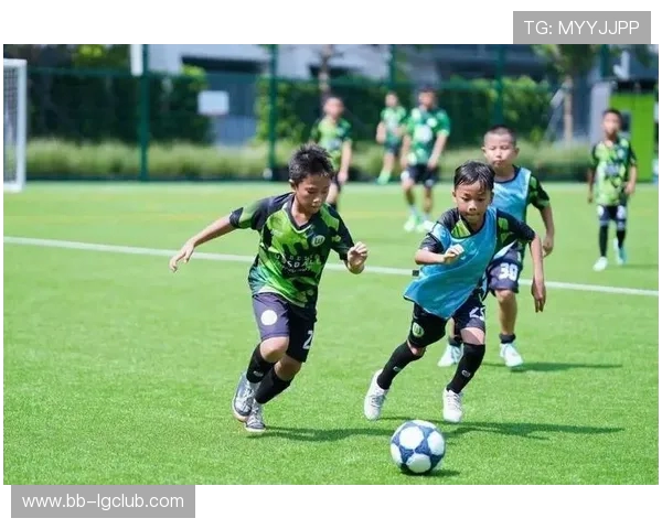 足球上门教学服务全面升级助力青少年提升球技与团队协作能力